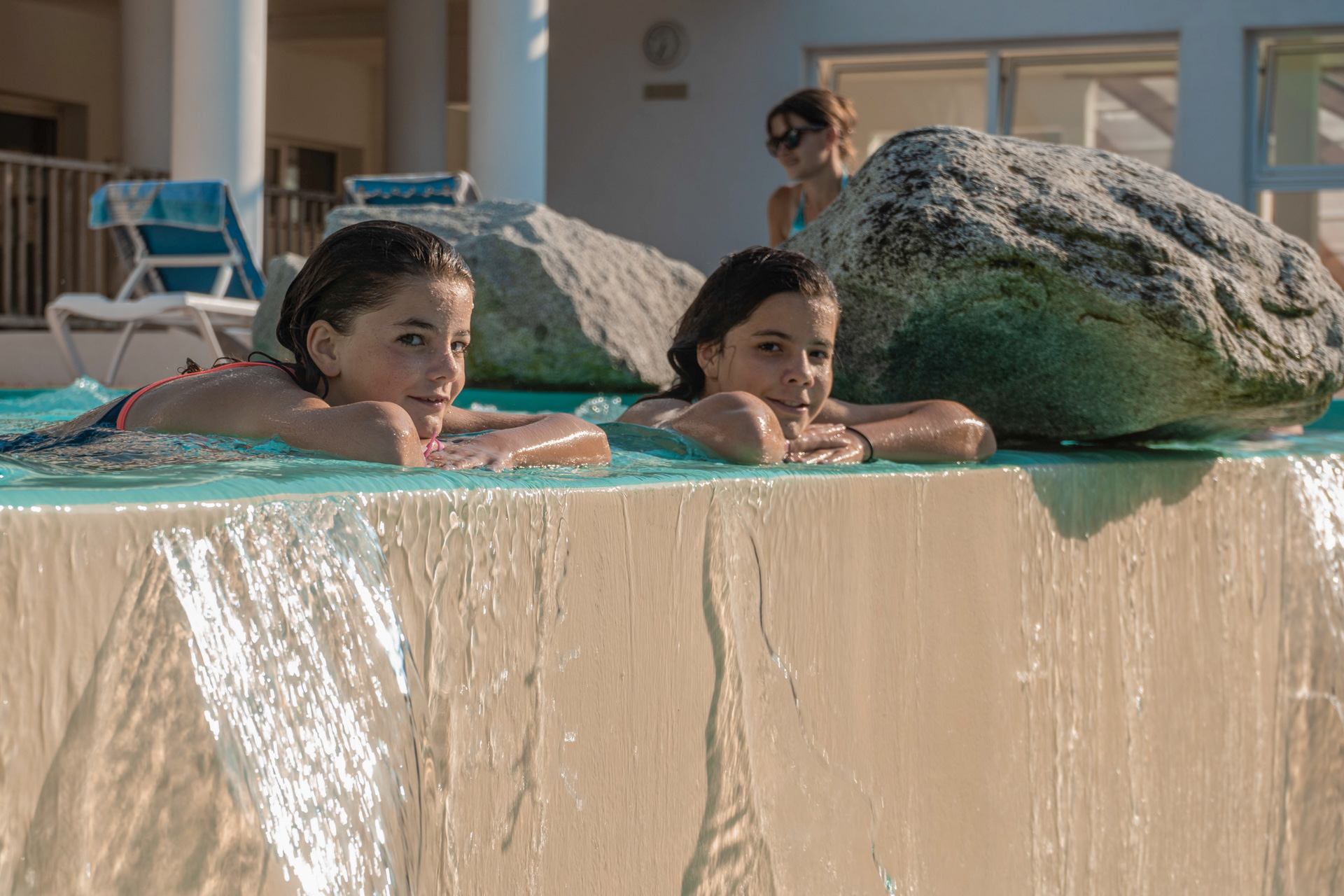 detente dans la piscine