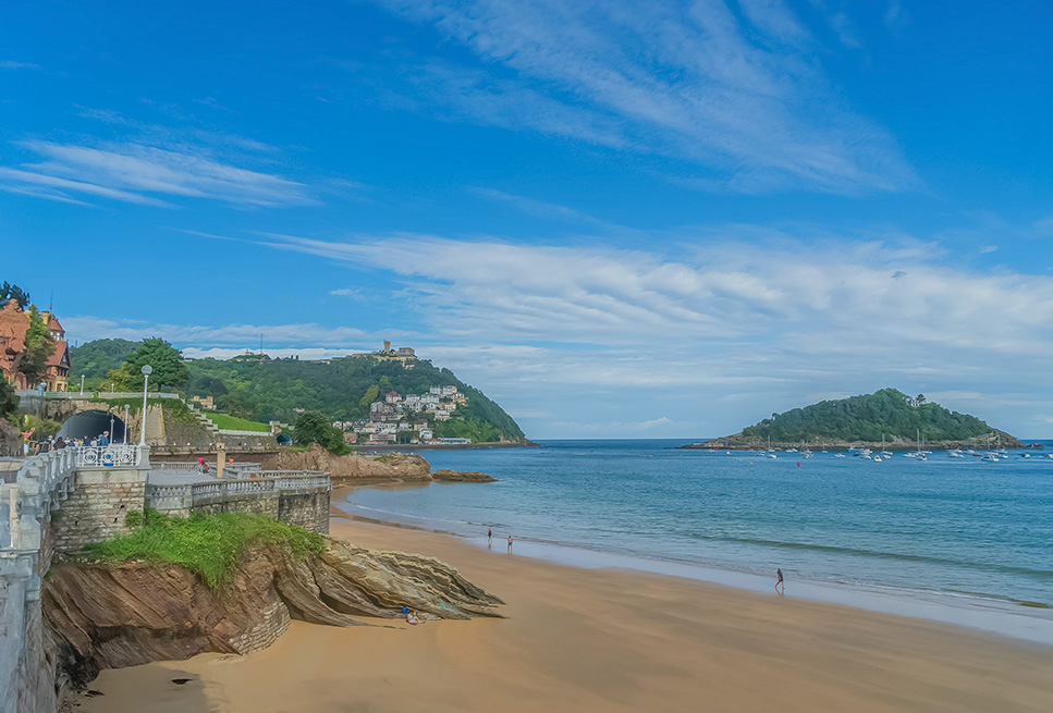 descubre las playas de san sebastián durante tu estancia en el camping