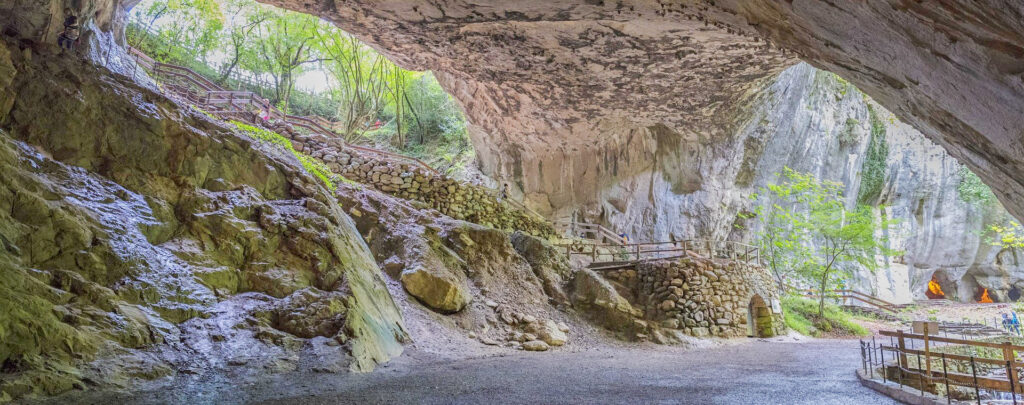 Одне з наймістичніших місць Іспанії: печери відьом у Країні Басків - 3